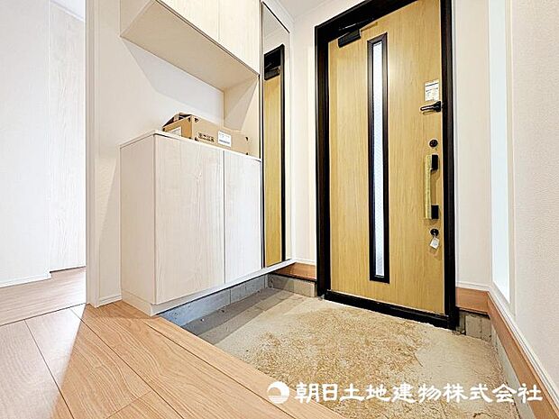 ご家族みんなが毎日使う、お家の顔となる清潔感ある玄関です。