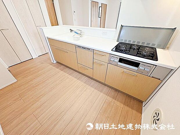 対面式カウンターキッチンは、料理をしながらでもご家族との会話を楽しめます!