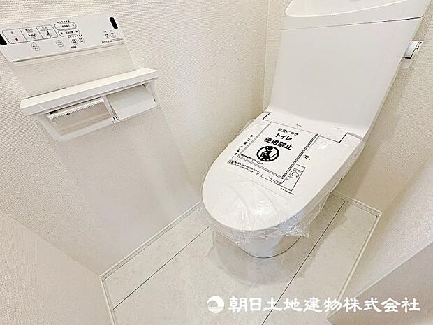 温水洗浄機能付きで清潔感あるトイレ!すっきりリフレッシュできるトイレです!