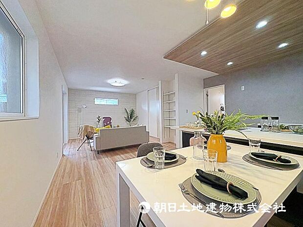 リビングはご家族様の団らんの場。やすらぎの空間をご体感ください。