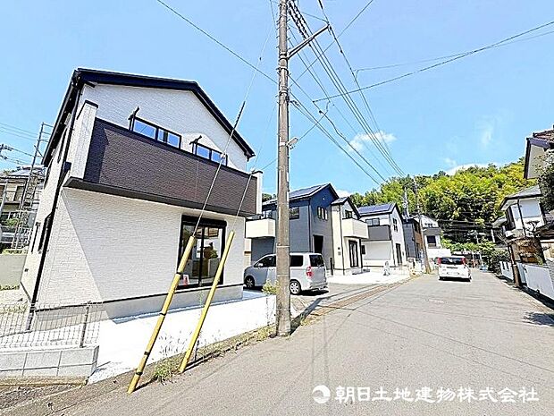 前面道路は交通量が少なく、小さなお子様がいるご家庭でも安心です!