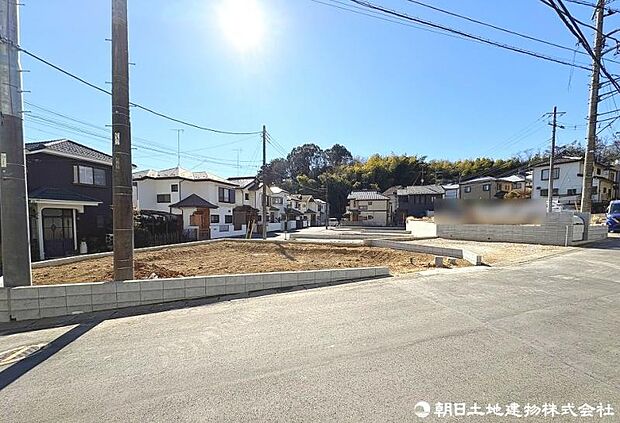 前面道路は交通量が少なく、小さなお子様がいるご家庭でも安心です！