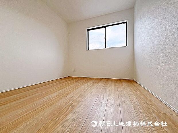 明るい印象の居室。おひさまの光を、爽やかな風をたっぷりと取り込めます。
