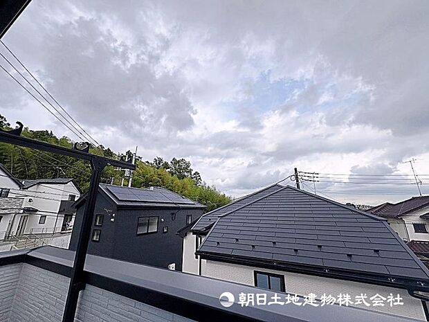 バルコニーからの景色!晴れた日中も夜景も綺麗で気分もさっぱりリフレッシュできそう!
