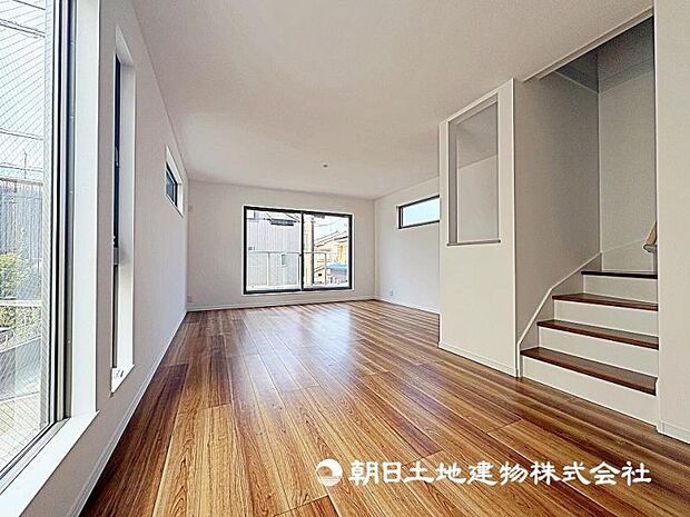 リビング・ダイニング・キッチンが広々としていて、家族が快適に過ごせる空間になっております。