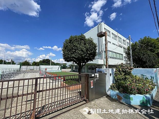 宮崎小学校まで約900m、徒歩12分