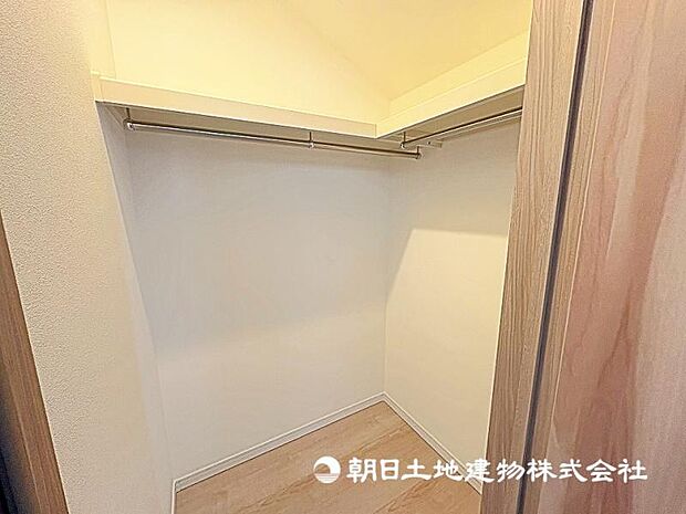 収納もしっかり付いており、お部屋の空間を有効活用！