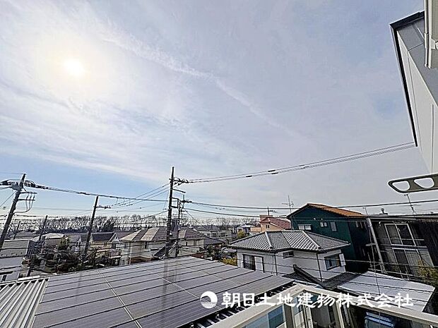 バルコニーからの景色！晴れた日中も夜景も綺麗で気分もさっぱりリフレッシュできそう！