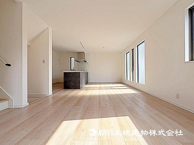 リビング・ダイニング・キッチンが広々としていて、家族が快適に過ごせる空間になっております。