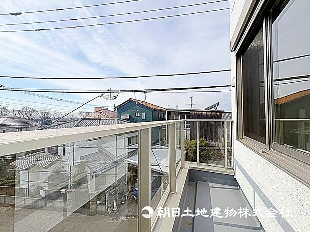 遮るものなくずっと陽当たりの良いバルコニー！風通しもよく洗濯物も早く乾きそうです！