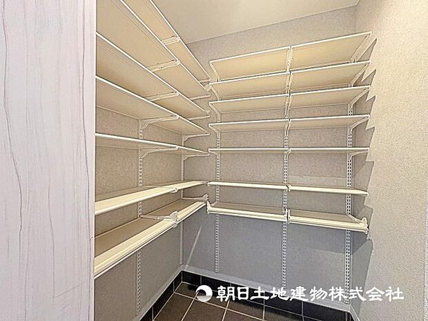 シューズクローク付き！ベビーカーや趣味の物も収納可能！