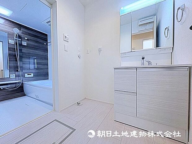 多彩な機能が備えられたパウダールーム。心地よいリフレッシュ空間です。