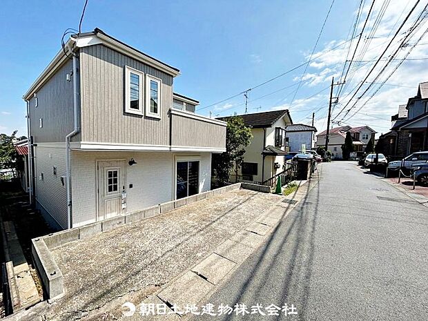 閑静な住宅街ですので落ち着いて暮らすことができます。