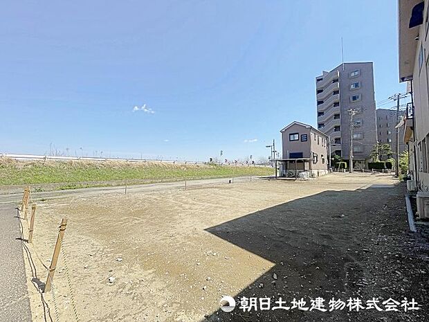 全面に遮る建物もなく開放感がございます！