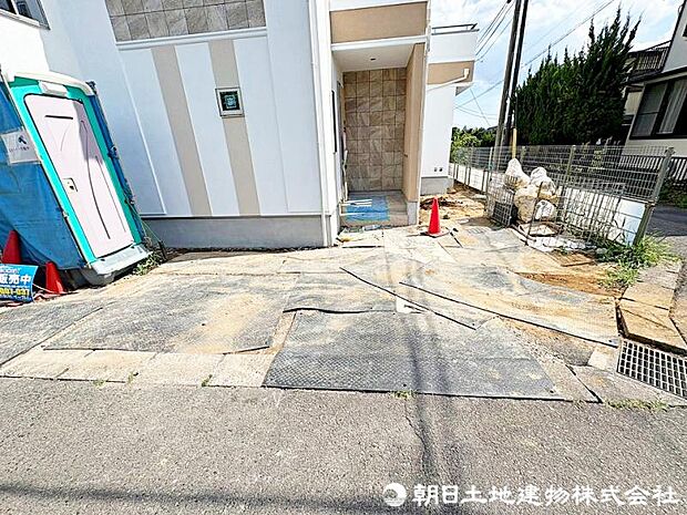前面道路も広くお車の駐車も安心です!