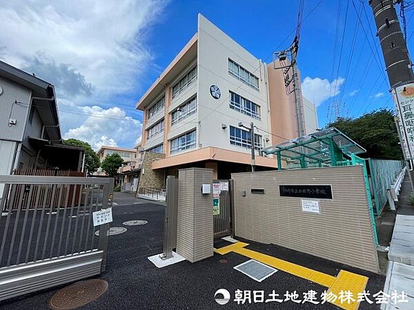 川崎市立西有馬小学校まで約760m