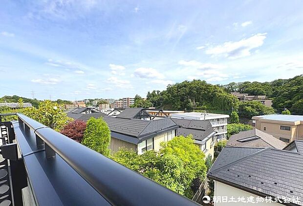 バルコニーからの景色！晴れた日中も夜景も綺麗で気分もさっぱりリフレッシュできそう！