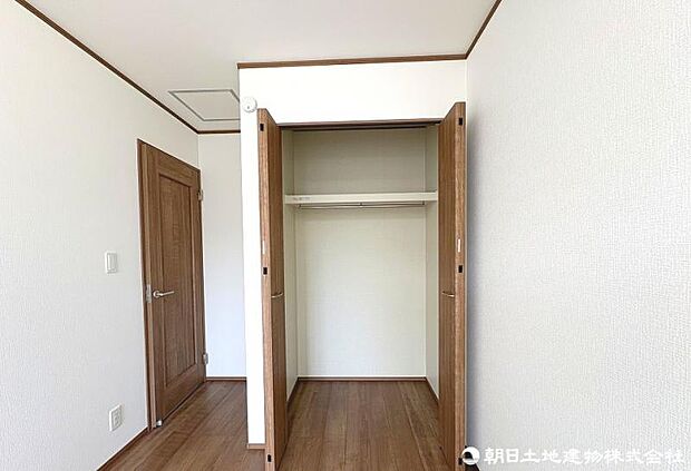 荷物はすべてお部屋の収納スペースに！お部屋がスッキリ広く使えます！各居室に収納を備えております。