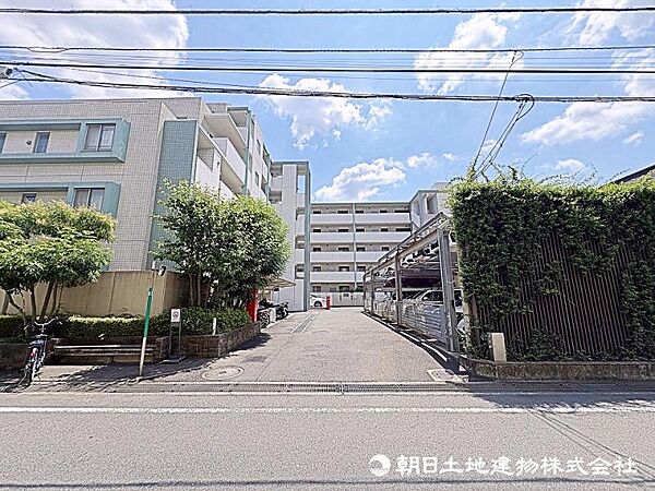 主張しすぎない上品さが印象的です。毎日の帰宅時間が少し楽しみになりそう。