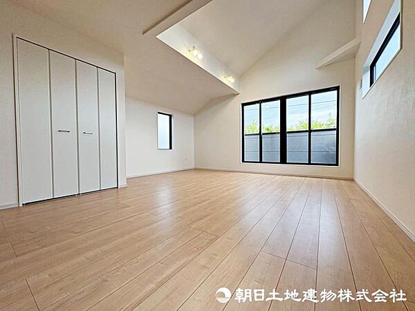 リビング・ダイニング・キッチンが広々としていて、家族が快適に過ごせる空間になっております。