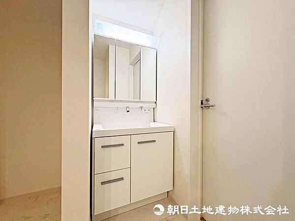 多彩な機能が備えられたパウダールーム。心地よいリフレッシュ空間です。