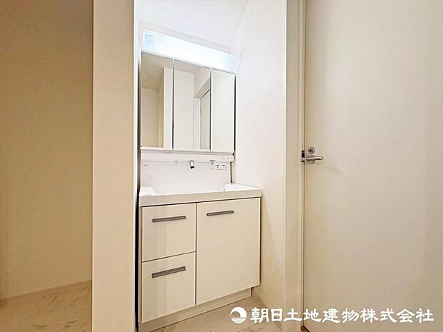 多彩な機能が備えられたパウダールーム。心地よいリフレッシュ空間です。