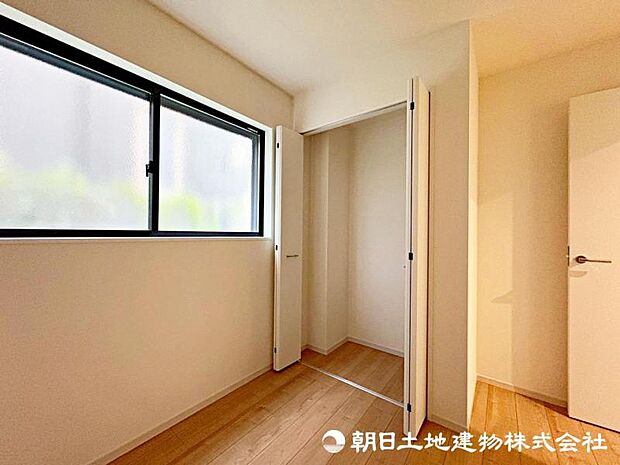収納スペースも大きめで、空間を広く使えますね!