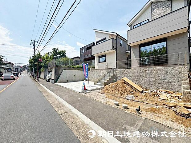 交通量の少ない閑静な住宅街ですので、小さなお子様がいらっしゃるご家庭でも安心してお住まいになれます。