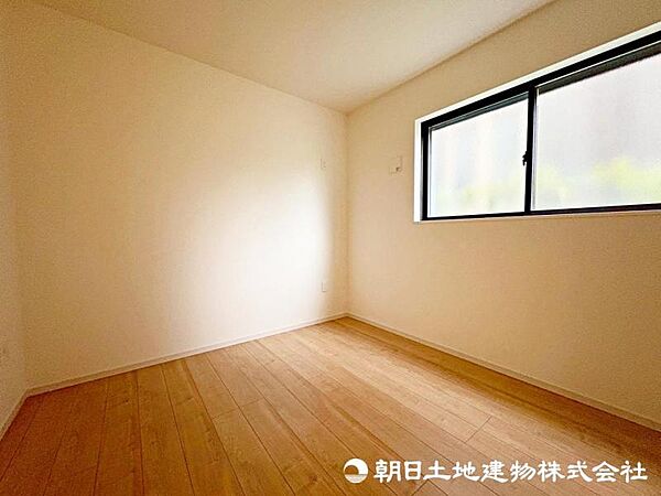 約5帖のサービスルーム！ワークスペースなど、多用途にお使いいただけます。