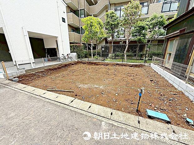 前面道路は広いので、お車の出し入れが苦手なママや小さなお子様にも安心ですね。