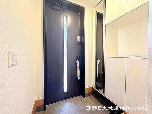 ご家族みんなが毎日使う、お家の顔となる清潔感ある玄関です。