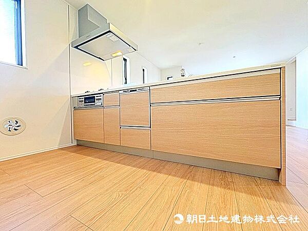 対面式カウンターキッチンは、料理をしながらでもご家族との会話を楽しめます！