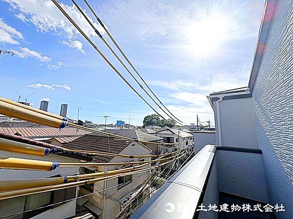バルコニーからの景色！晴れた日中も夜景も綺麗で気分もさっぱりリフレッシュできそう！