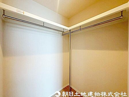 収納力のあるウォークインクローゼット付きです。衣替えの負担も軽減できそう。
