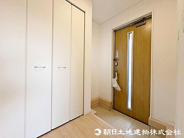ご家族みんなが毎日使う、お家の顔となる清潔感ある玄関です。