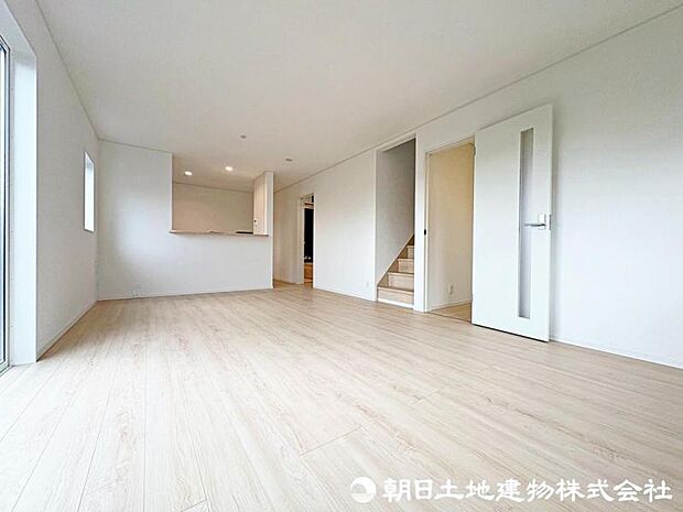 開放感のある広いリビングでご家族様の団らんのお時間を過ごすことができます。