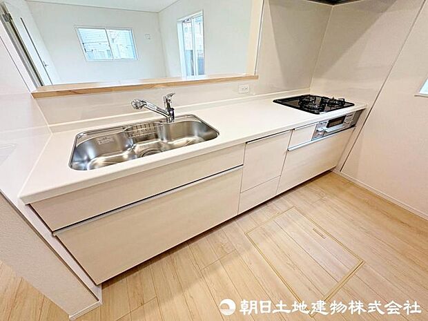 対面式カウンターキッチンは、料理をしながらでもご家族との会話を楽しめます！