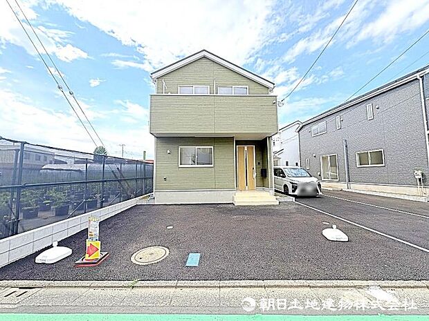 駐車スペースも広く停めやすくなっております。日々お使いのお車もストレスなく停められそうです。