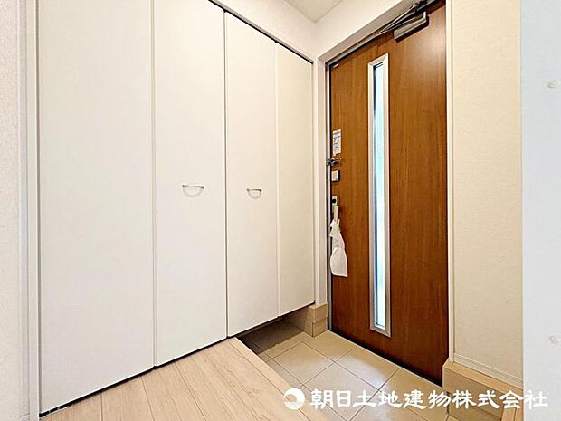ご家族みんなが毎日使う、お家の顔となる清潔感ある玄関です。