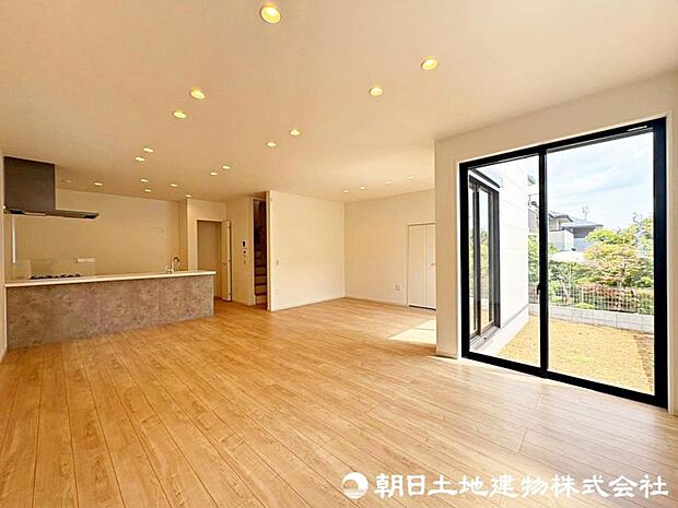 LDK24.4帖!大きな家具を置いたり、お子様が遊ぶスペースもある広々としたリビングルームです!
