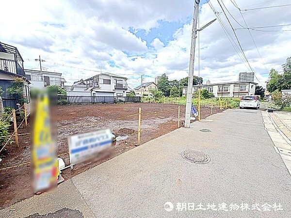 光の当たり方で雰囲気が変わる外観。朝と夕方でまた違う魅力があります。