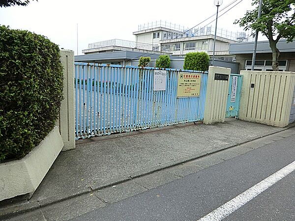 第八中学校まで約90ｍ、徒歩約2分