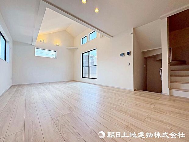 リビング・ダイニング・キッチンが広々としていて、家族が快適に過ごせる空間になっております。