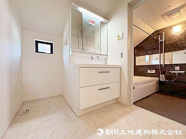多彩な機能が備えられたパウダールーム。心地よいリフレッシュ空間です。
