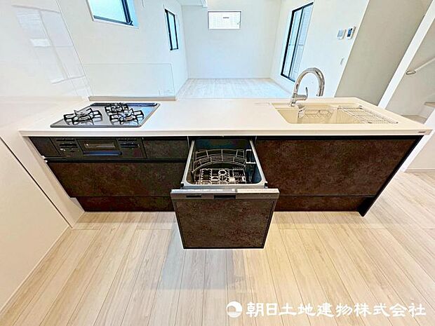 忙しい時、お皿洗いが面倒になってしまった時でも食洗器があればひと安心です!