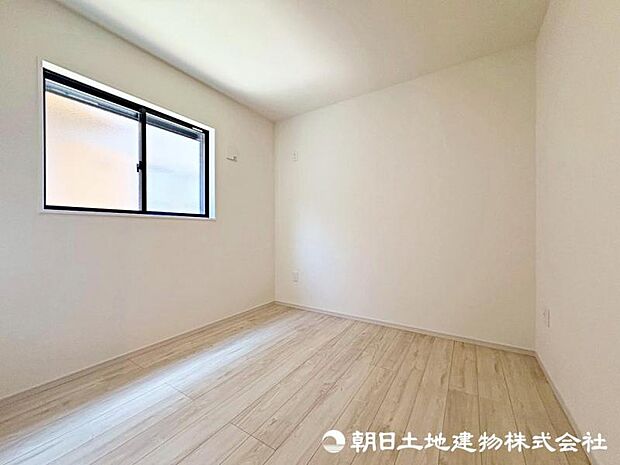 お子様のお部屋としてもちょうどいい広さを確保しております。リモートワークのお部屋としてもご利用頂けます。