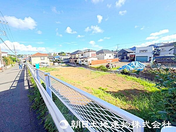 交通量の少ない住宅街ですので、小さなお子様がいらっしゃるご家庭でも安心してお住まいになれます。