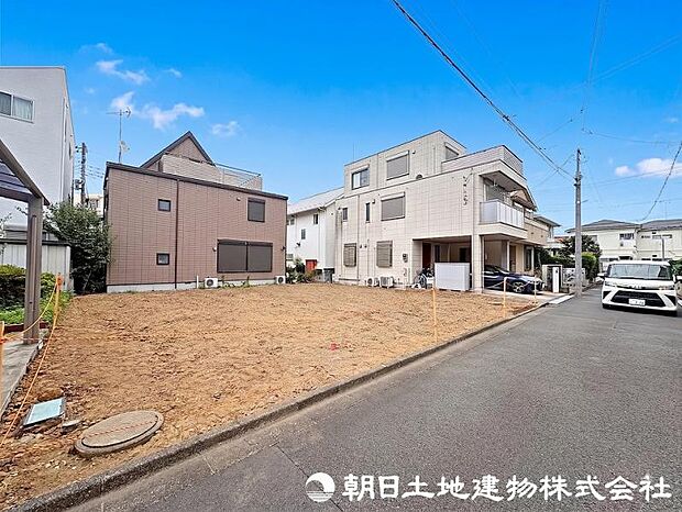前面道路は広いので、お車の出し入れが苦手なママや小さなお子様にも安心ですね。