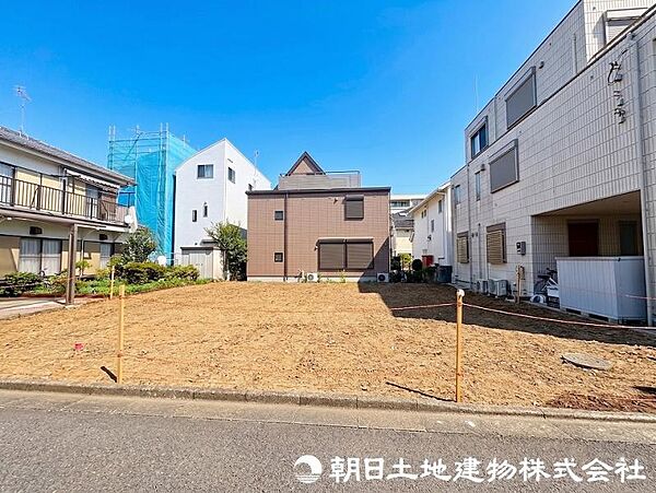 駐車スペースも広く停めやすくなっております。日々お使いのお車もストレスなく停められそうです。