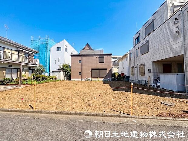 駐車スペースも広く停めやすくなっております。日々お使いのお車もストレスなく停められそうです。